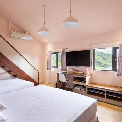 Minzu Hotel Hotels near Fenghuanggu Bird and Ecological Park
