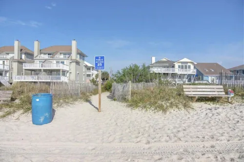 Classic Beach Cottage on Oceanside of Wrightsville Beach-Upper Unit