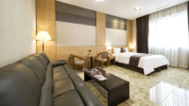 Gold River Hotel Hotels near Abraham Park Kenneth Vine Collection Museum