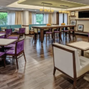 鄧弗里斯/匡蒂科歡朋酒店