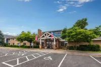 AmericInn by Wyndham North Branch - Motels