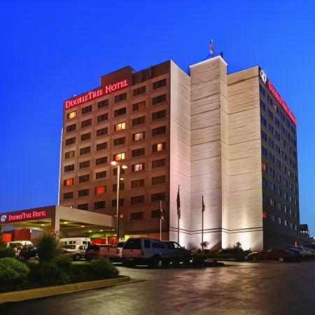 DoubleTree by Hilton Hotel Springfield Отели рядом с достопримечательностью «Pythian Castle»