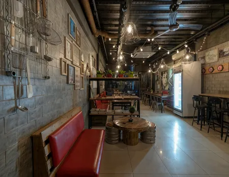 GT Hotel Jaro Отели рядом с достопримечательностью «University of San Agustin Extension Campus Chapel»