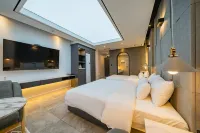 Hotel Hiveinn Hotels near Kimdaejung Convention Center