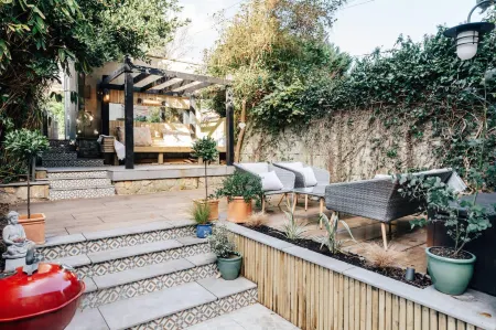 Central Townhouse with Garden & Free Parking