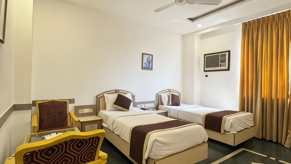 Hotel Melrose Inn - Near Railway Station , Aligarh