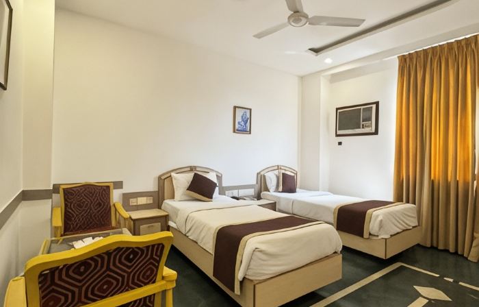 Hotel Melrose Inn - Near Railway Station , Aligarh