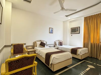 Hotel Melrose Inn - Near Railway Station , Aligarh