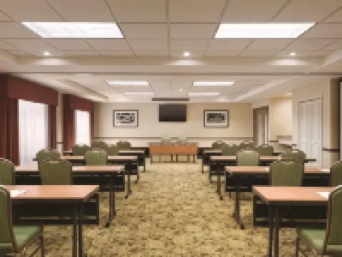 Country Inn & Suites by Radisson, des Moines West, IA Hotels in Clive