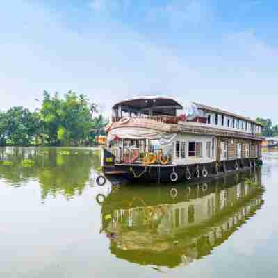OYO 24611 Houseboat Water Cruise Sharing Others