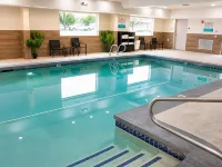 La Quinta Inn & Suites by Wyndham Logan Hotel di Logan