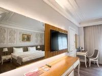 Theatrum Hotel Baku Hotels in der Nähe von Hochhauskomplex Flame Towers