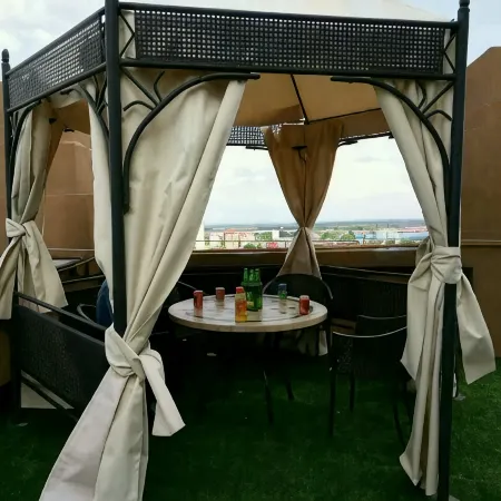 Xinwei Business Hotel