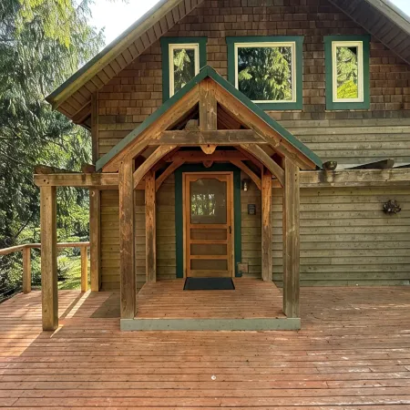 Charming Bainbridge Island Cottage with Comforts