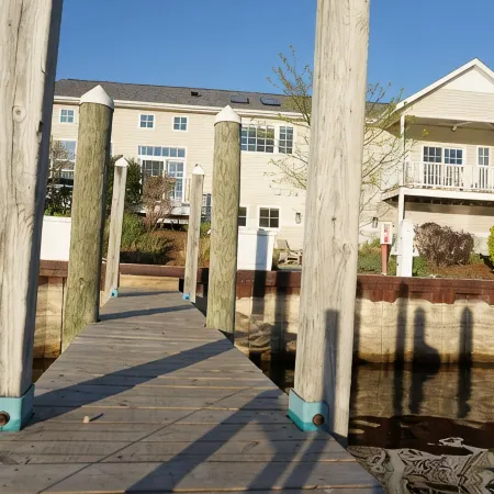 The Harbor Hideout - Riverside home near Beaches, Pier, downtown shops