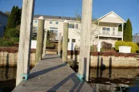 The Harbor Hideout - Riverside home near Beaches, Pier, downtown shops - 4성급