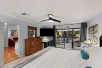 Lakefront Condo Lake Keowee • Resort Amenity • Modern Luxury Vibe • Dog Friendly