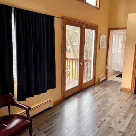 Spacious Hudson Valley retreat. Relax by the fire and enjoy the wildlife.
