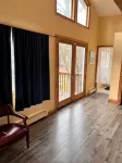Spacious Hudson Valley retreat. Relax by the fire and enjoy the wildlife.