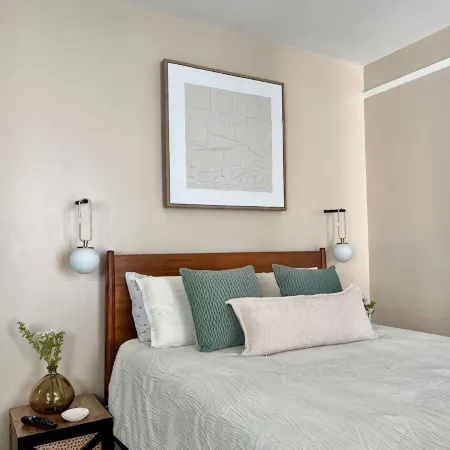 Chic Condo w Parking, AC and Steps to Beach and Convention Center
