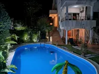 Luxurious 4-Bedroom Apartment with Private Pool with Sea View Hotels in Opric