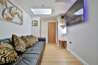 Cosy Central Cardiff Bungalow - Kitchenette