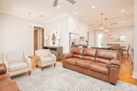 Stark Landing is a brand new modern home located in the heart of Starkville! - Homestays