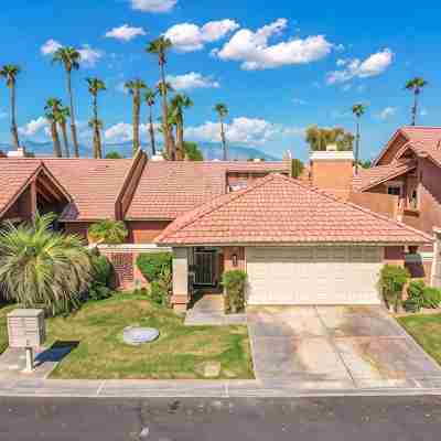 Beautiful condo at the Oasis Palm Desert. Golf and community pool Hotel Exterior