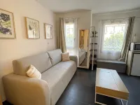 Charming, practical and central studio just a stone's throw from the station