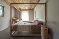 A beautiful wood and glass chalet at the edge of the Forest