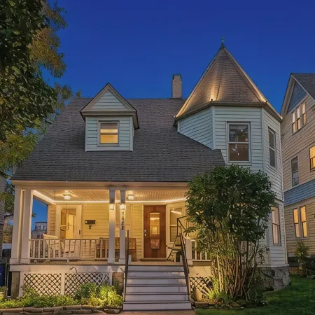 1BR Duplex w/ Projector, Full Kitchen and Comfort