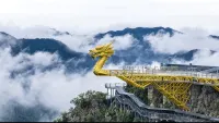 Liuwanqing Gorge Ling Shang Hua Kai Camping Hotel