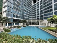 Thompson Suites BGC (Uptown Parksuites)