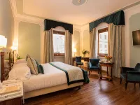 Bettoja Hotel Mediterraneo Отели рядом с достопримечательностью «Археологический памятник Регия»