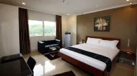 Queens Hotel Angeles City