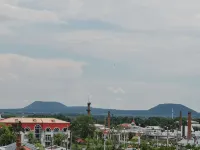 Wudalianchi Yishan Holiday Hotel - Mountain view