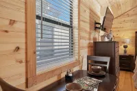 Gorgeous Cabin on Main-Steps to Pacific War Museum - Boutique