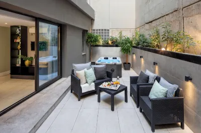 Fortyseven Luxury Suites & Lofts Ξενοδοχεία στην πόλη Vatanex