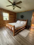 Country Creek Retreat: cozy 2-bedroom cabin with AC, WiFi, & forested privacy