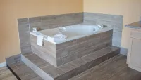 The Crossroads Hotel and Suites Irving - Jacuzzi