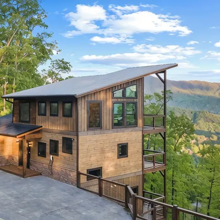 Newly Renovated! Romantic / Views / Indoor Heated Saltwater Pool / Massage Chair