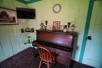 Old Fashioned 1930s Country Cottage Retreat in Plantersville - Near TX Ren Fest