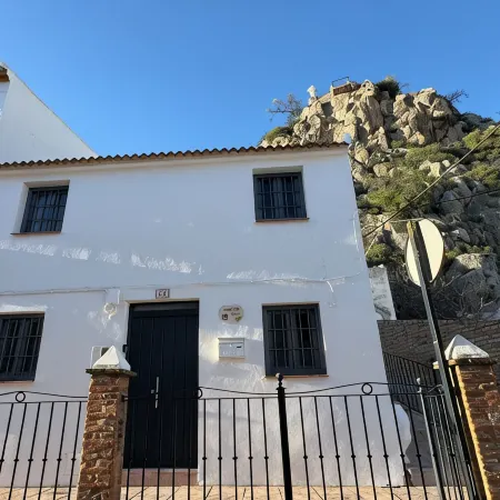 Lemon Tree Patio, Andalusian Traditional Cottage in the heart of Olvera Hotele w: Olvera