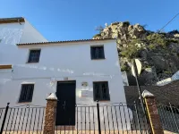 Lemon Tree Patio, Andalusian Traditional Cottage in the heart of Olvera - Wifi