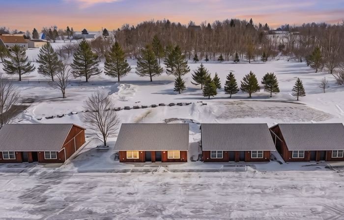 Golf, Outdoor Bar, Restaurant - The Cozy Cabin