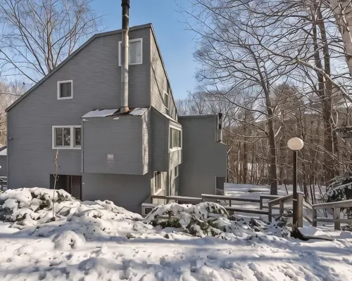 Spacious 4-bedroom townhome with amenities in Waterville Estates. Hotels in Campton