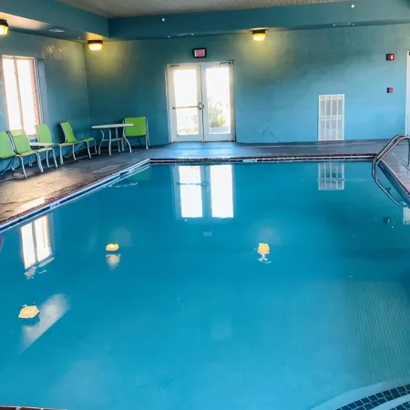 Holiday Inn Express & Suites LOUISVILLE SOUTH-HILLVIEW by IHG