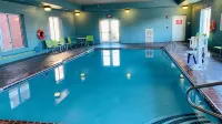 Holiday Inn Express & Suites LOUISVILLE SOUTH-HILLVIEW by IHG - piscina
