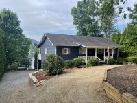 Lake Cottage on Deep Water w/ Incredible Views! Hot Tub/Pool Table/Dock/Kayaks - Boutique
