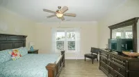 RELAX AWAY- NEW 4BDRM W/ 40FT DOCK & PRIVATE POOL - บังกะโล